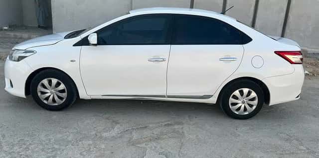 TOYOTA YARIS E