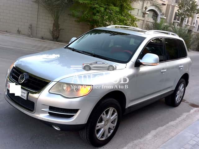 VOLKSWAGEN TOUAREG SILVER FULL OPTION MODEL 2010
