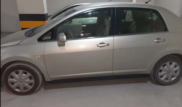 NISSAN TIIDA