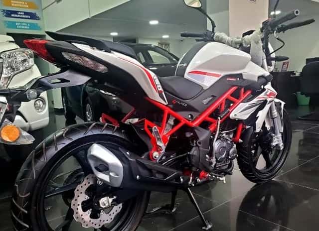 BENELLI TNT 150 BLACK-WHITE, Brand New Bike Zero Meter