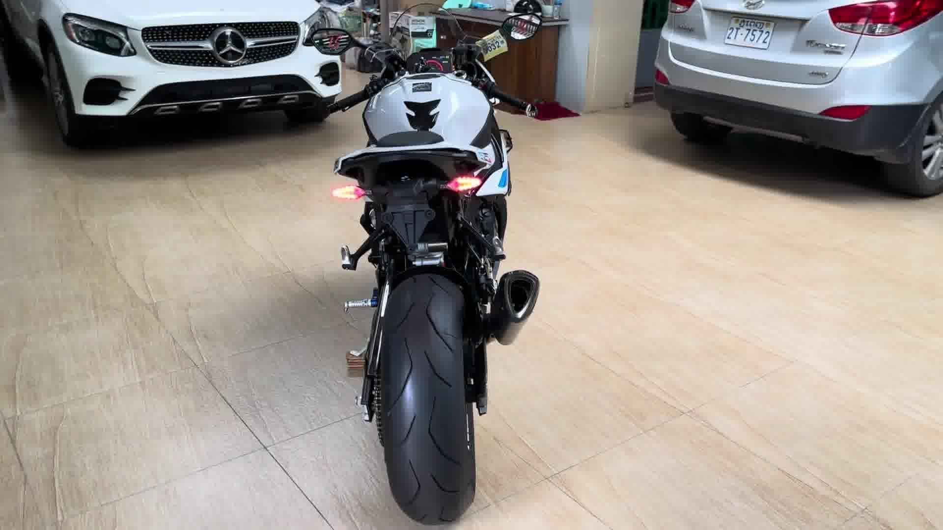 2023 BMW S1000RR for sale in excellent condition, whats app +46727895051 photo 1