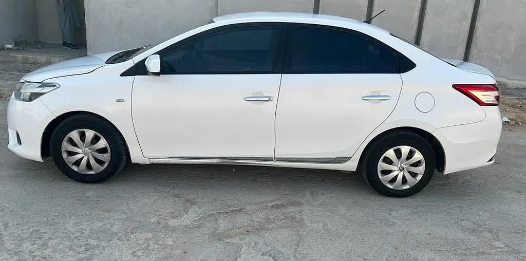 TOYOTA YARIS E photo 1