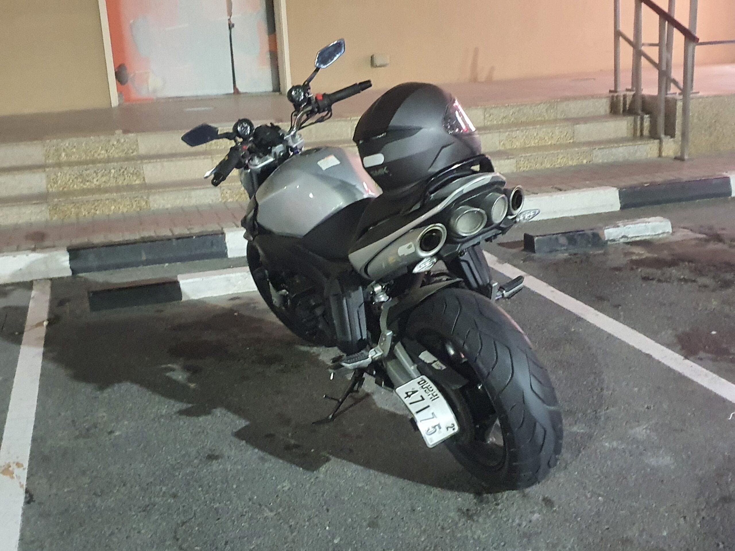 Suzuki GSR photo 1