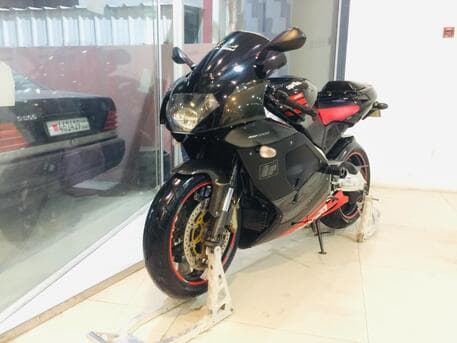Aprilia RSV 1000 photo 1