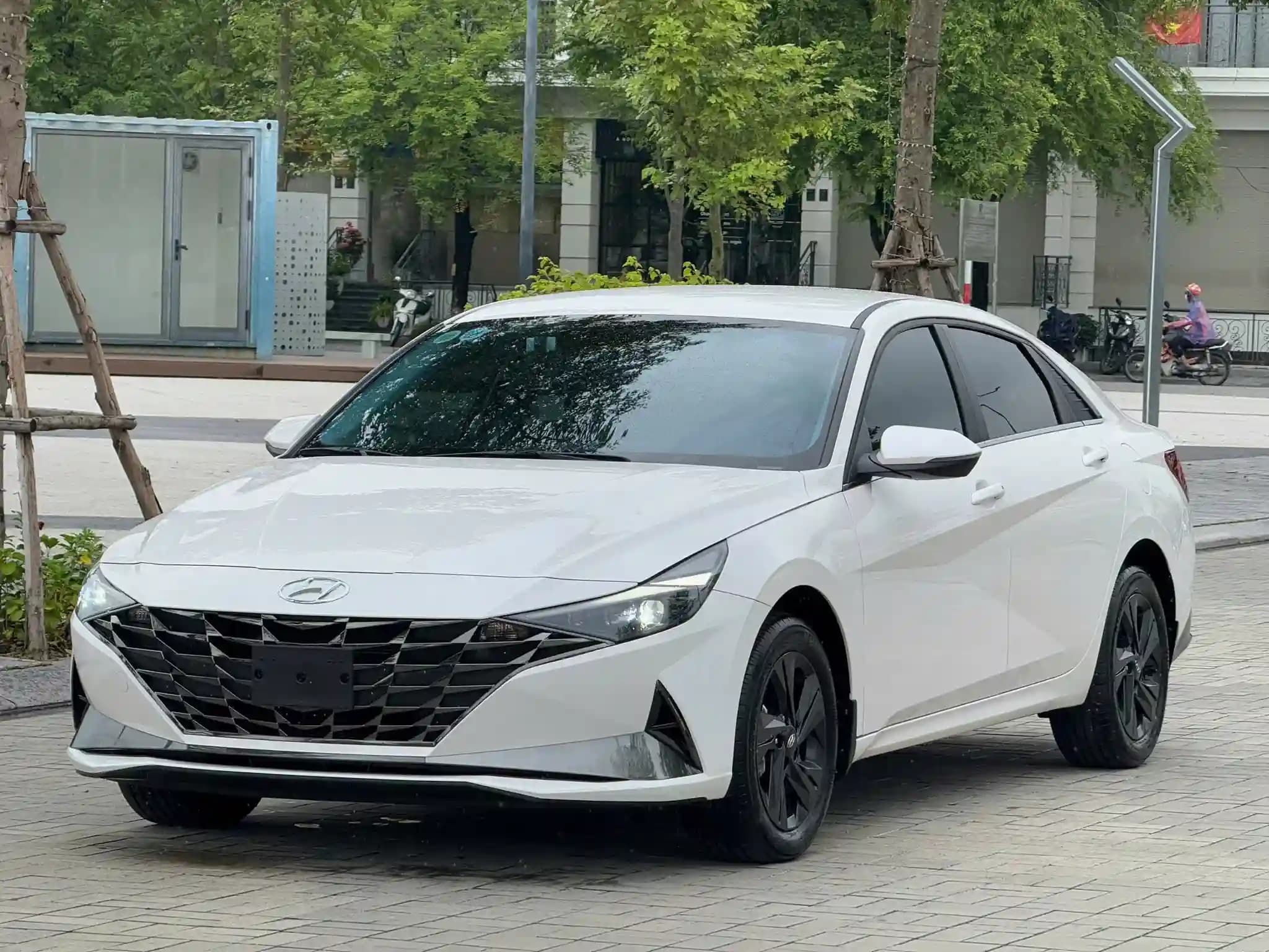 HUYNDAI ELANTRA