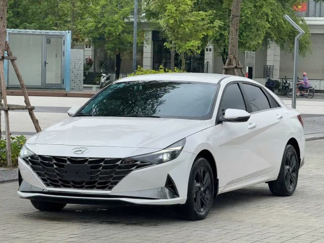 HUYNDAI ELANTRA