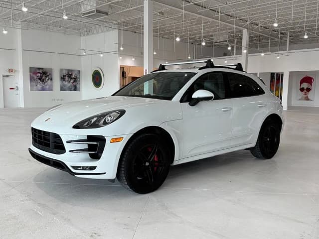 PORSCHE MACAN TURBO SUV