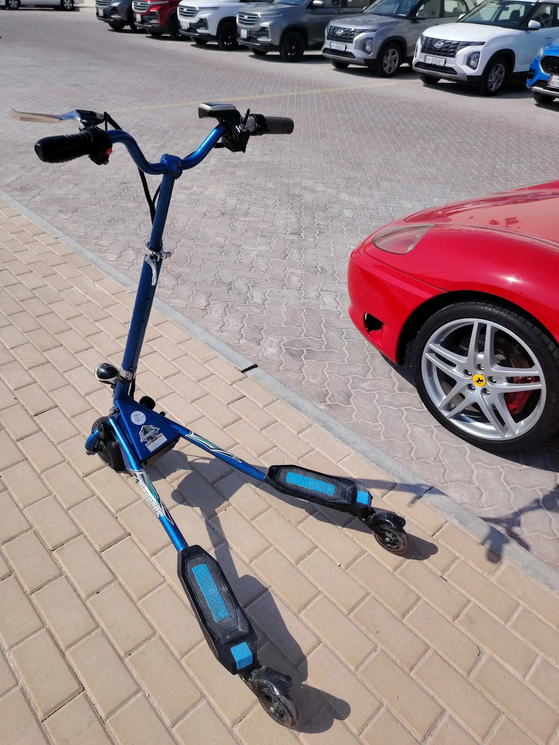 THREE WHEELED SCOOTER photo 1