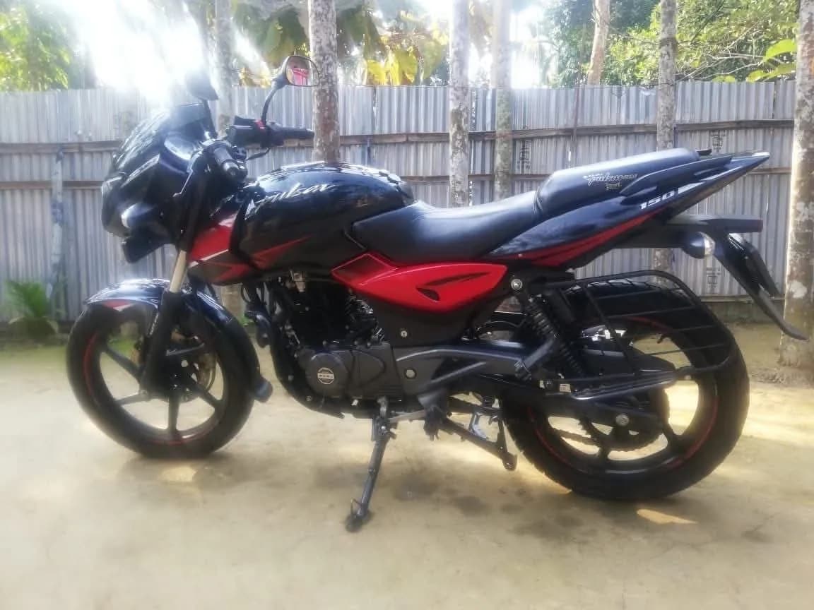 BAJAJ PULSAR 150 2019 photo 1