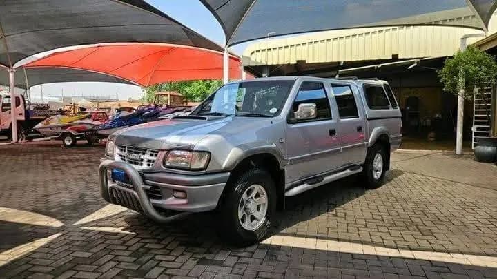 ISUZU KB250 DOUBLECAB photo 1