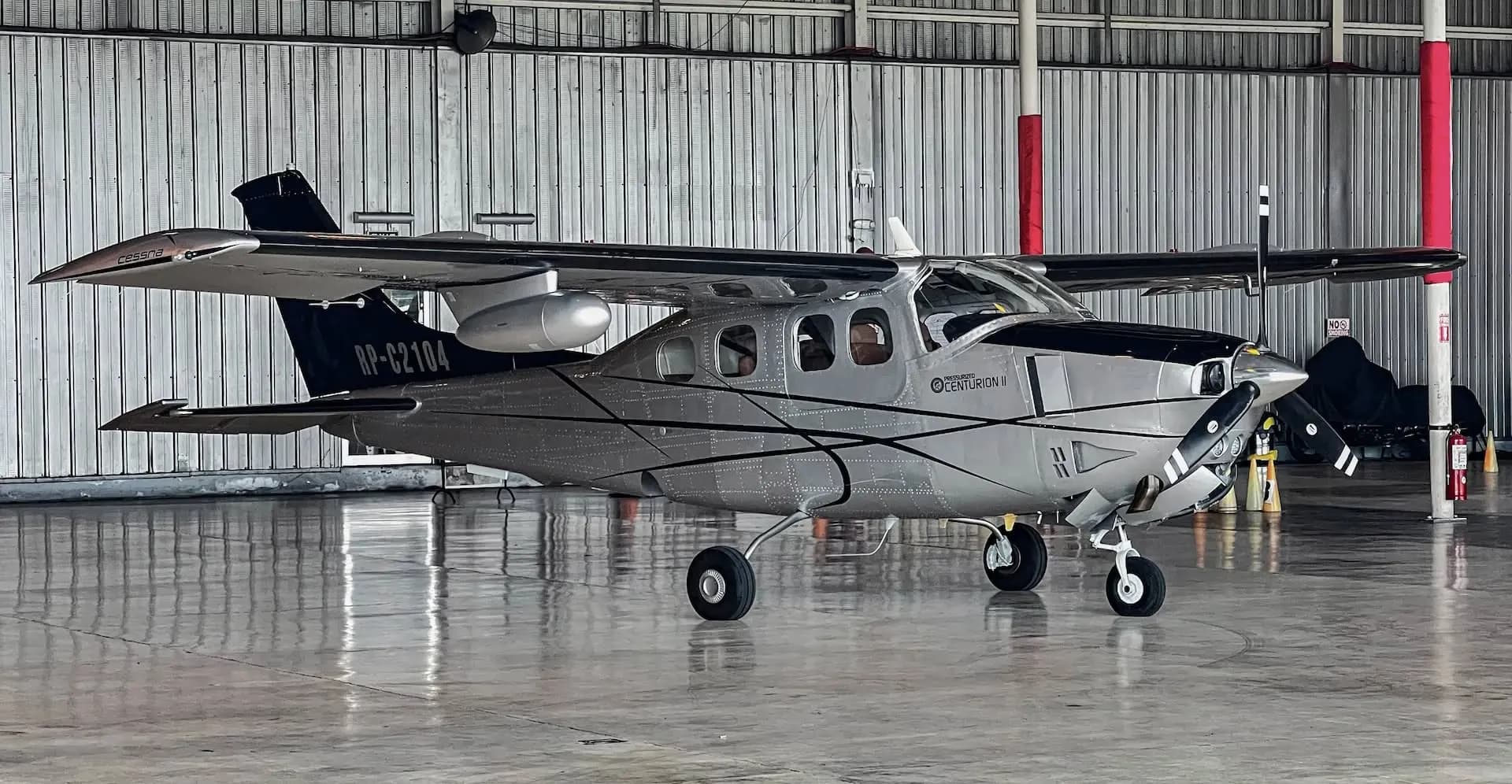 CESSNA P210N photo 1