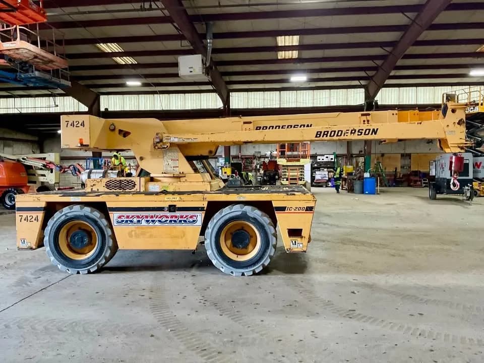 CABBED BRODERSON CARRY DECK CRANE - IC200-3H DF photo 1