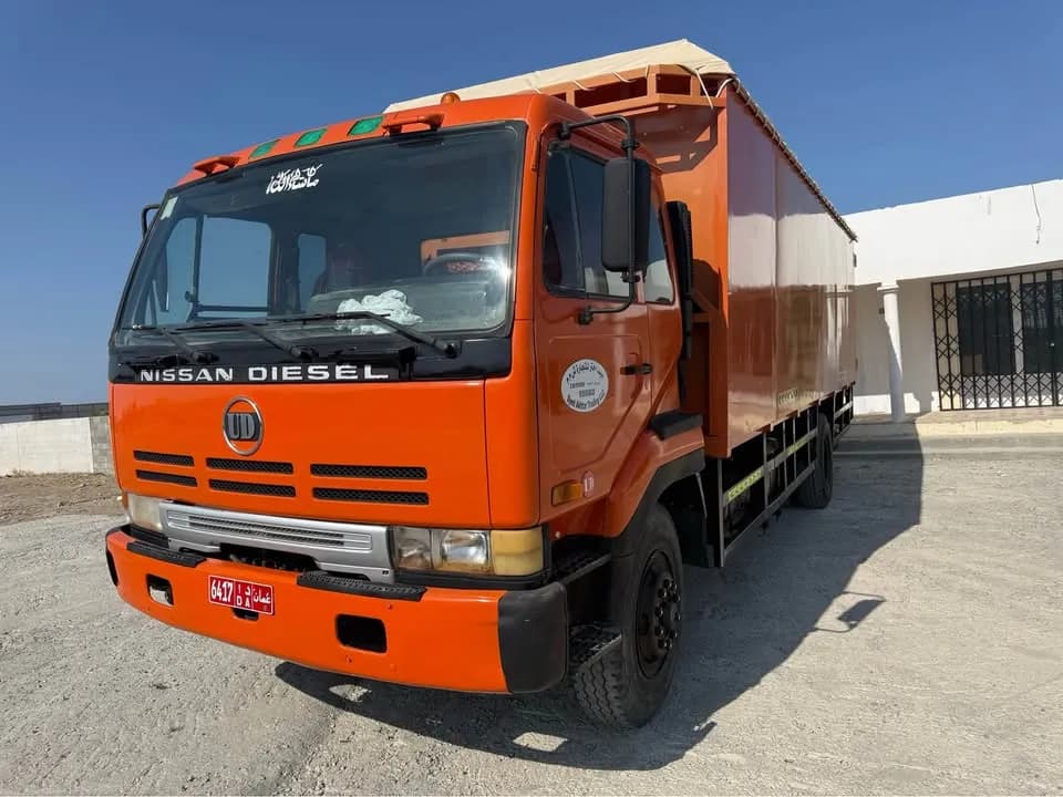 NISSAN UD DIESEL TRUCK photo 1