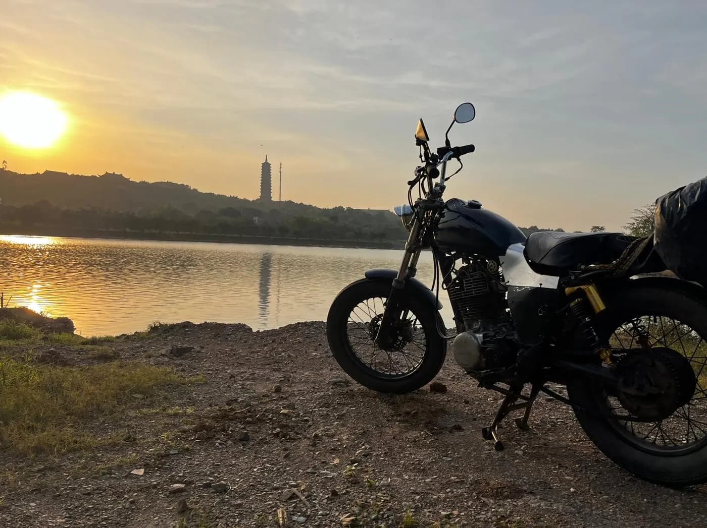 YAMAHA SR 400 photo 1