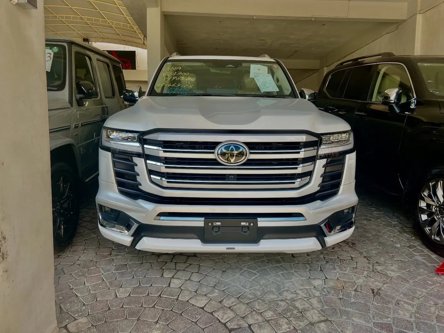 TOYOTA LAND CRUISER 300 photo 1