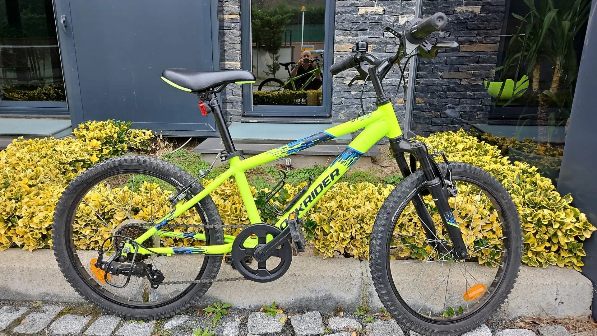 DECATHLON 20 INCH MOUNTAIN BIKE