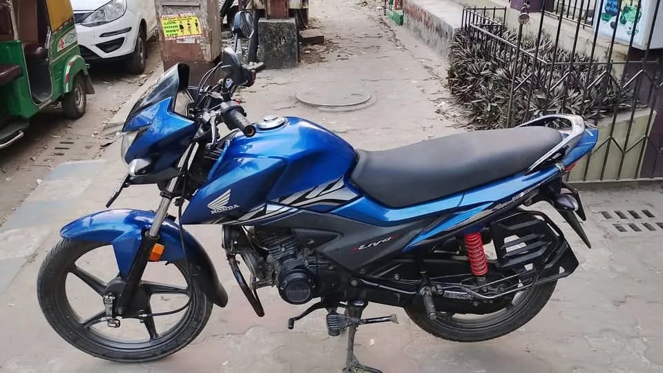 HONDA LIVO photo 1