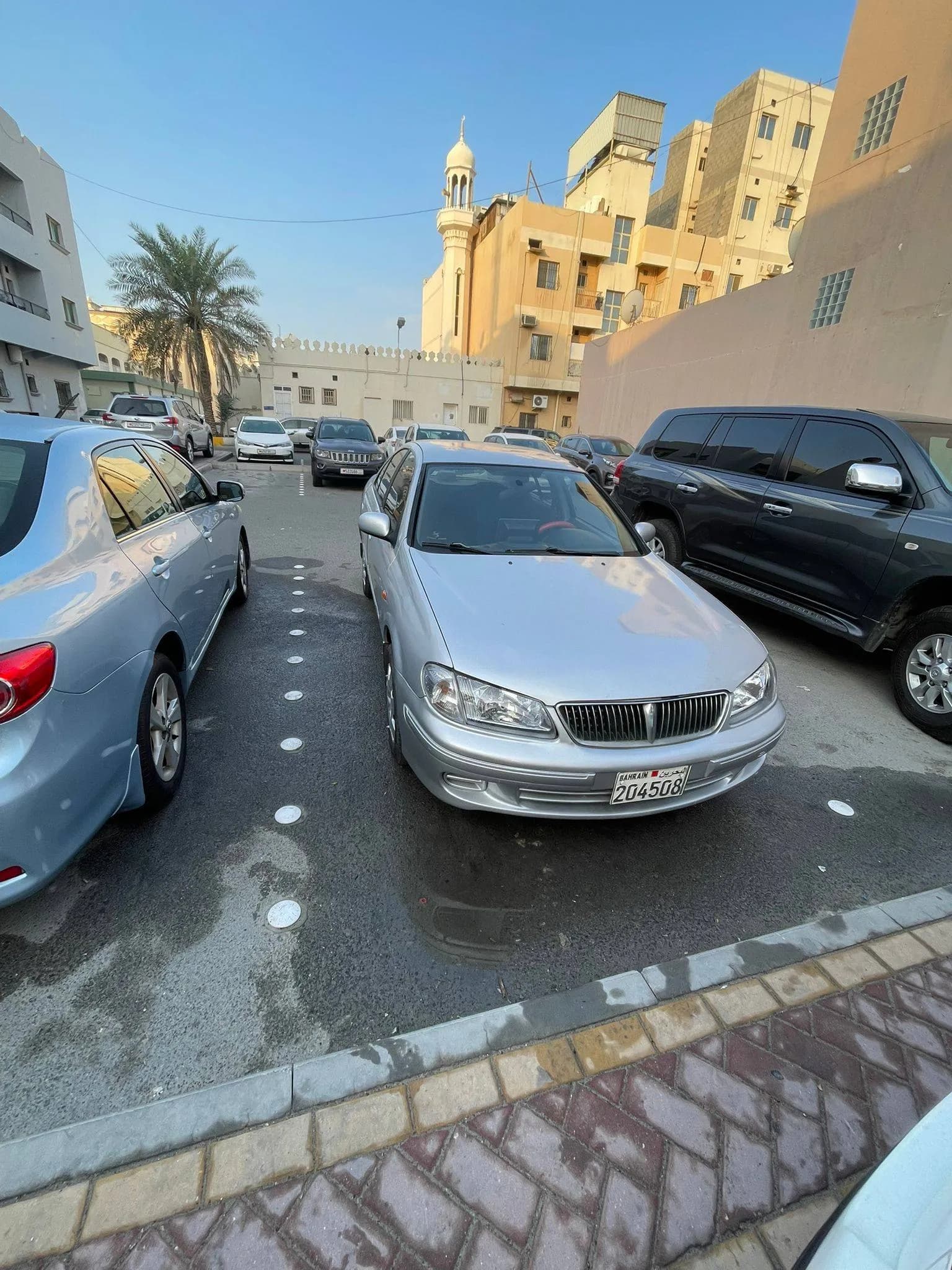 NISSAN SUNNY photo 1