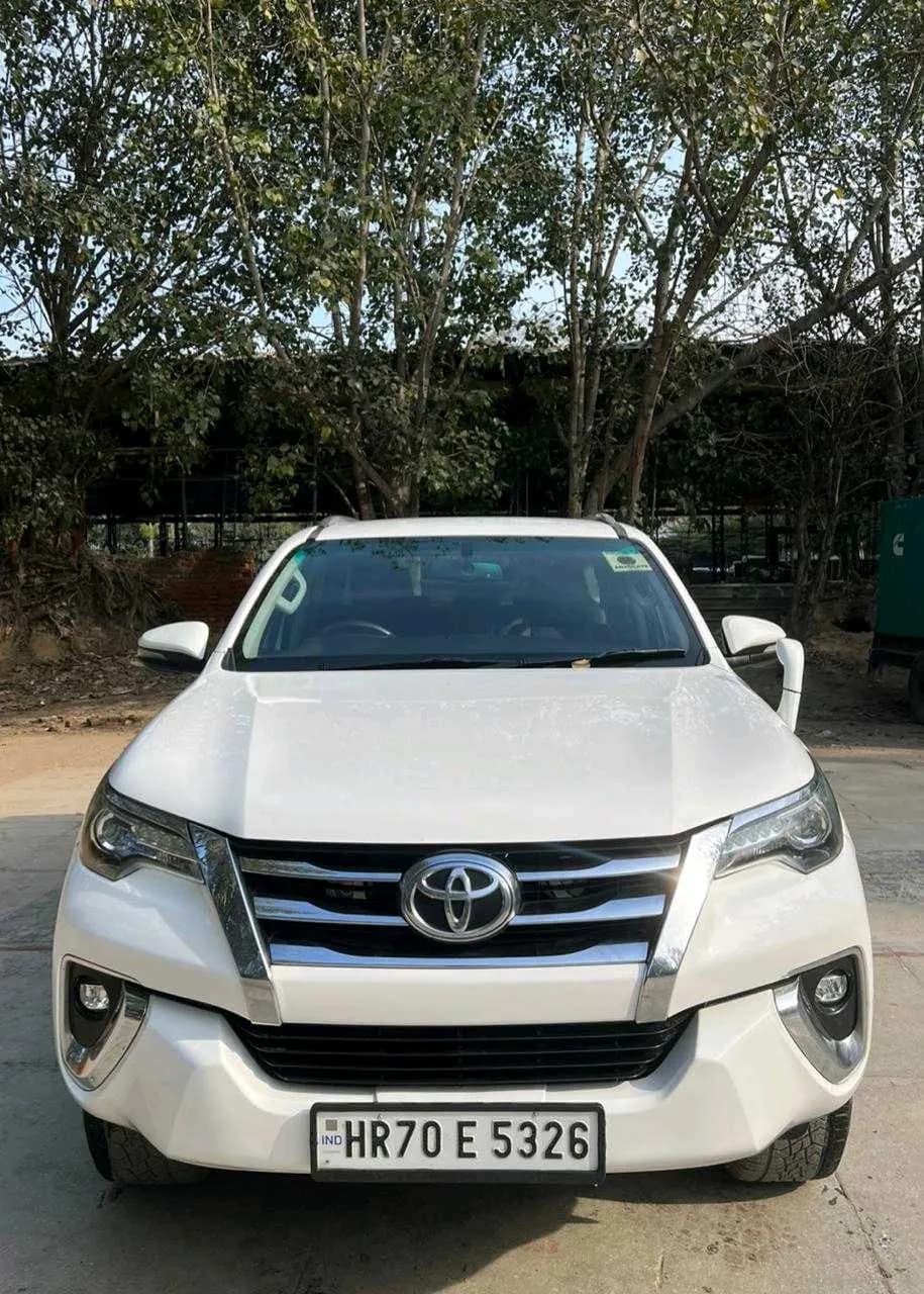 TOYOTA FORTUNER photo 1