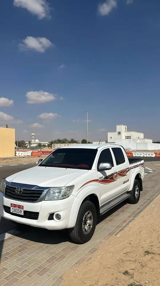 TOYOTA HILUX photo 1