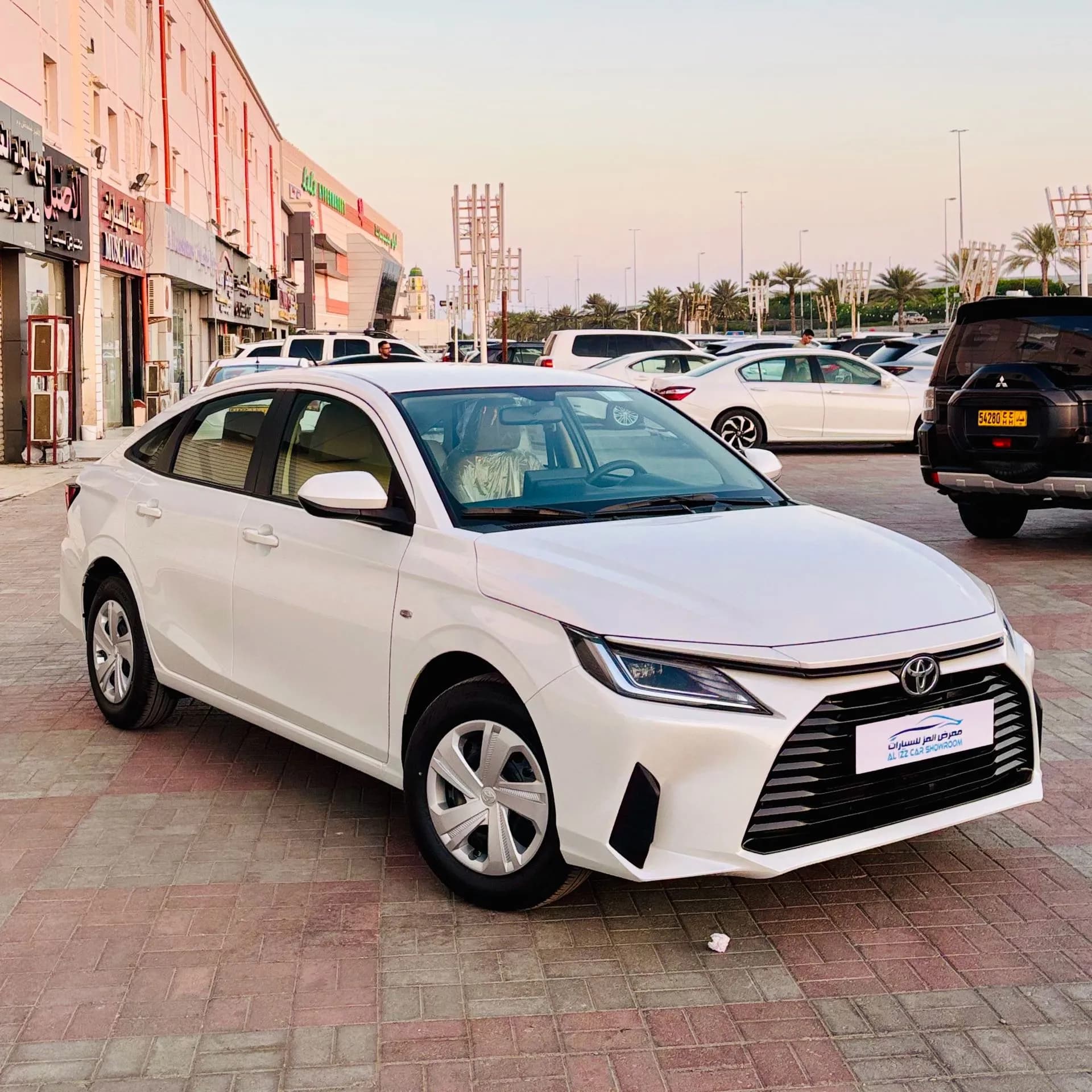 TOYOTA YARIS photo 1