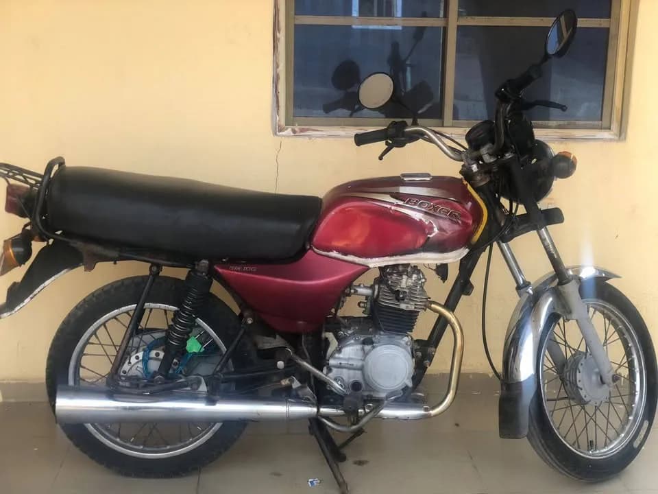 BAJAJ BOXER photo 1