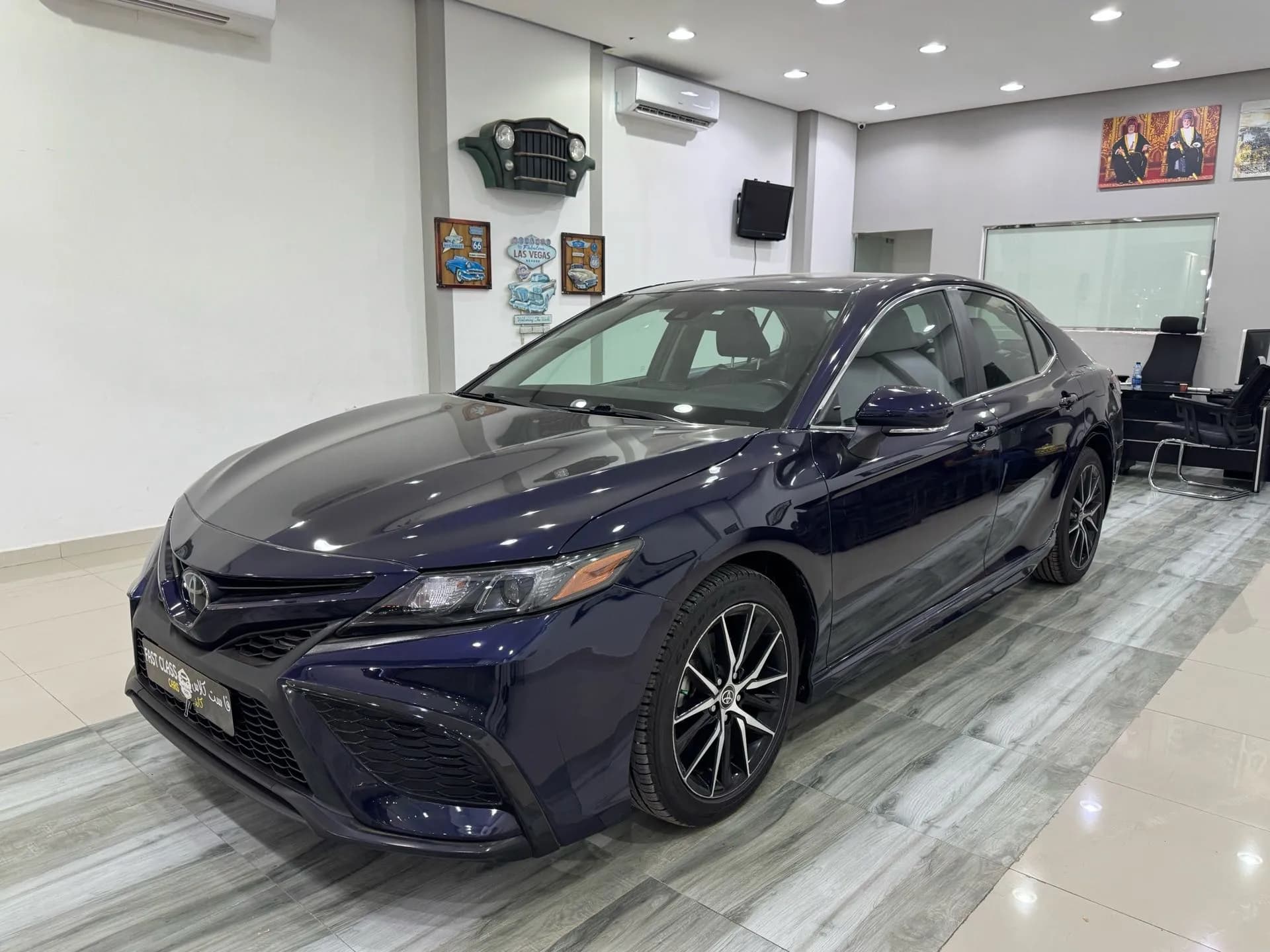 TOYOTA CAMRY SE photo 1