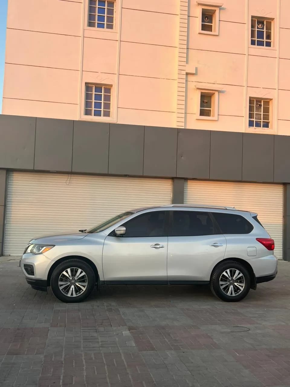 2017 NISSAN PATHFINDER photo 1