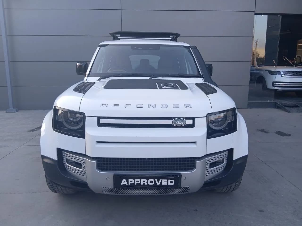 DEFENDER HSE 110 2.0 L PETROL UNREGISTED DEMO CAR 
24000 KMZ DRIVEN
BUYER WILL BE 1ST OWNER 
STATE TAX IS APPLICABLE
FINANCE FACILITY AVAILABLE PAN INDIA photo 1
