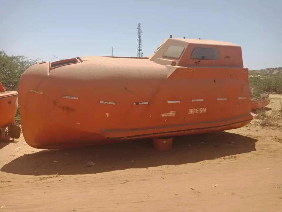 FIBER BOAT WITHOUT ENGINE photo 1
