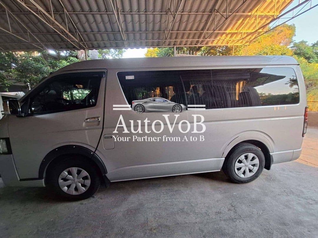 TOYOTA HIACE 3.0 photo 1