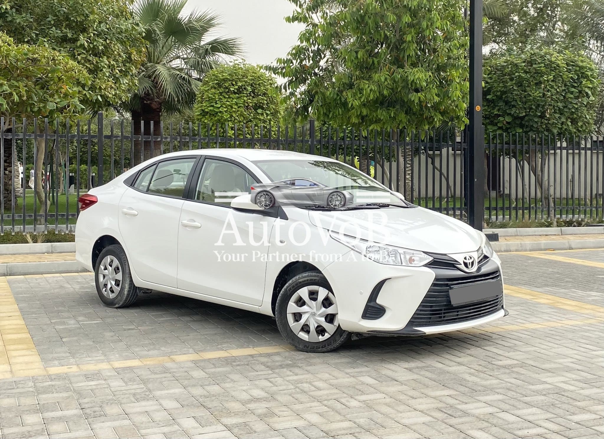 TOYOTA YARIS photo 1