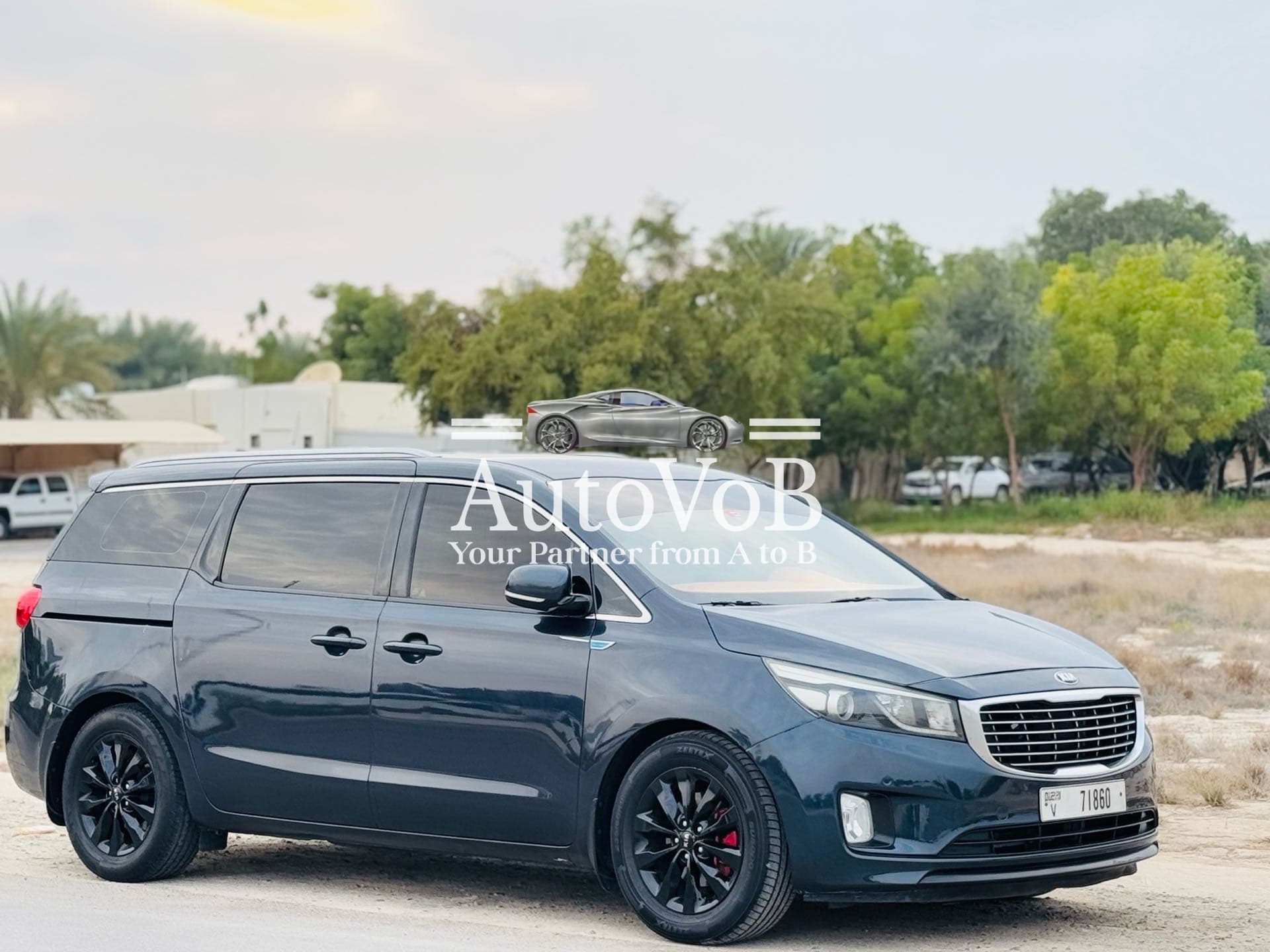 KIA GRAND CARNIVAL photo 1
