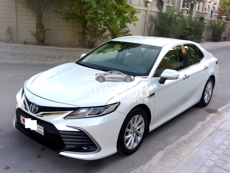 TOYOTA CAMRY GLE WHITE AGENT MAINTAINED 2024 photo 1