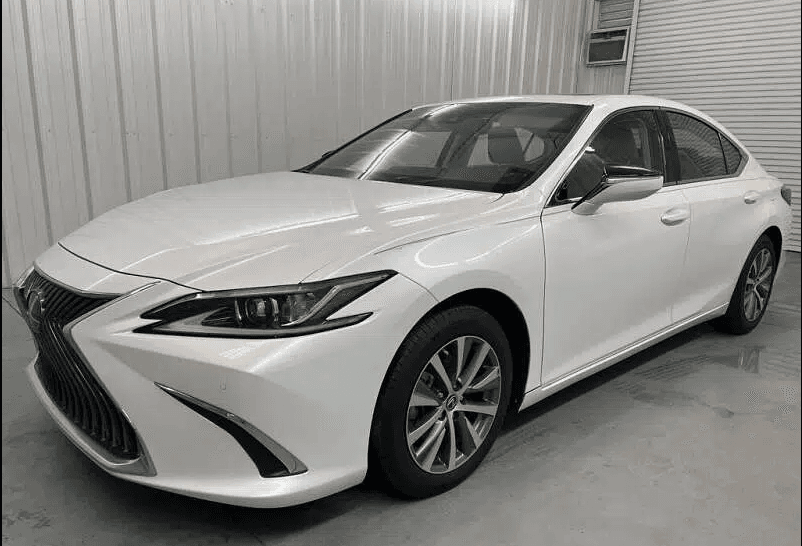 Lexus 2019 photo 1