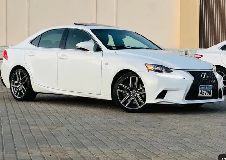 Lexus IS 200t photo 1