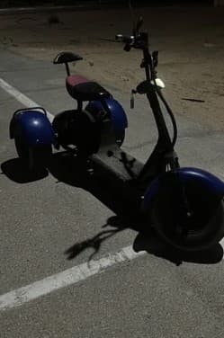 The scooter is clean and 100% working and fully serviced with two keys photo 1