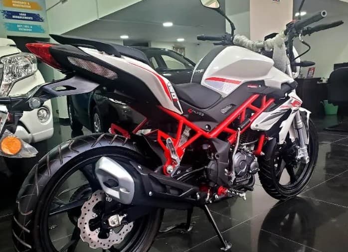 BENELLI TNT 150 BLACK-WHITE, Brand New Bike Zero Meter photo 1