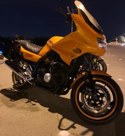 Yamaha 900cc motorbike photo 1