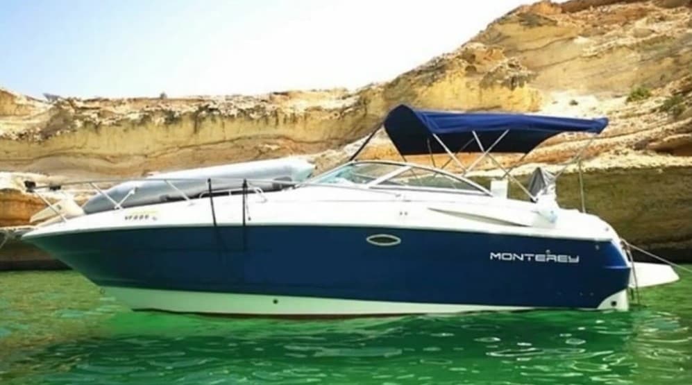 From me a yacht from Monterey 28 feet Read the description photo 1
