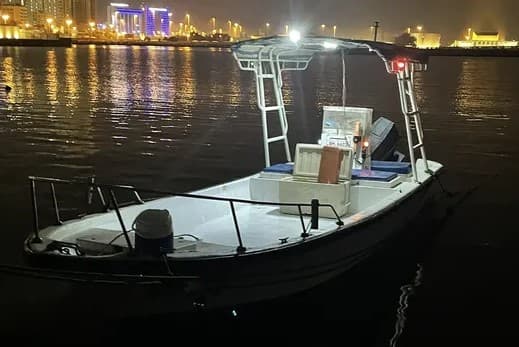 For sale, a 23-foot cruiser with an 85 Yamaha engine, model 2002 photo 1