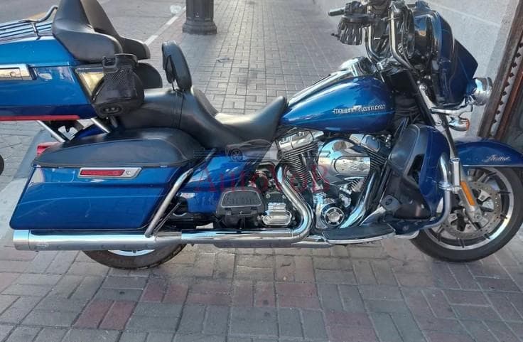 Harley Ultra Glide photo 1